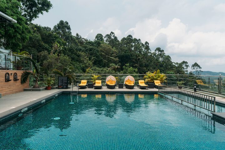 Pool 60 of 106