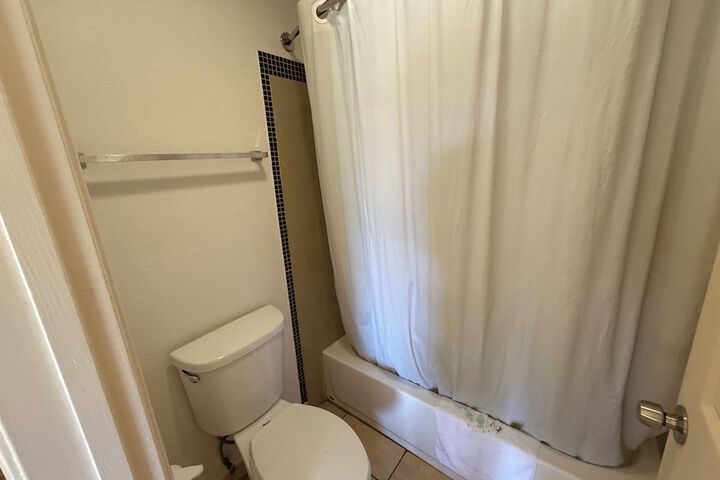 Room 33 of 41