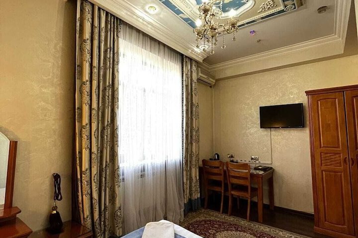 Room 5 of 42