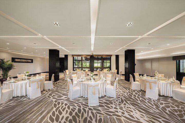 Ballroom/Hall 108 of 165