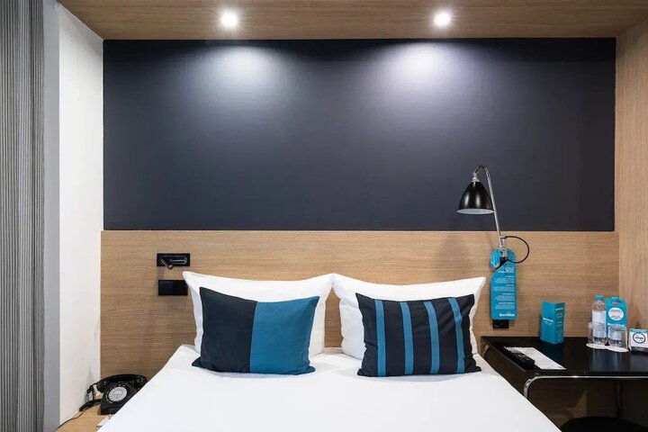 Room 6 of 63
