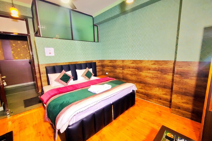 Room 15 of 25