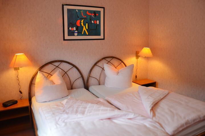 Room 9 of 34