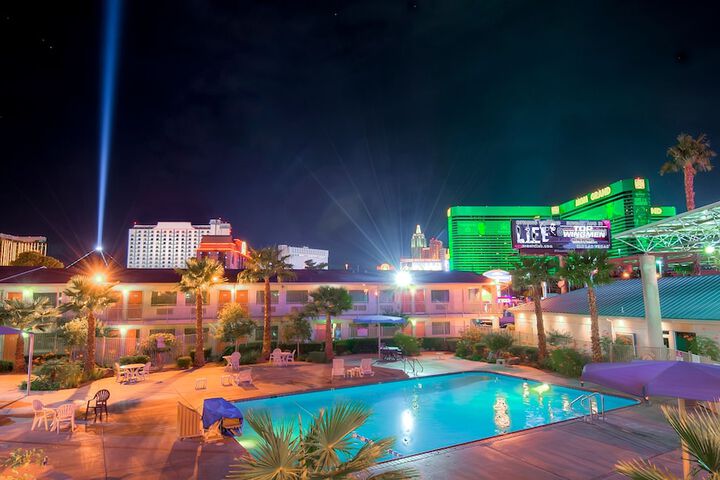 Pool 33 of 44
