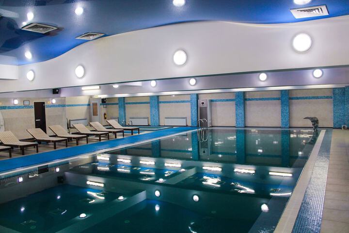 Hotel with Pool