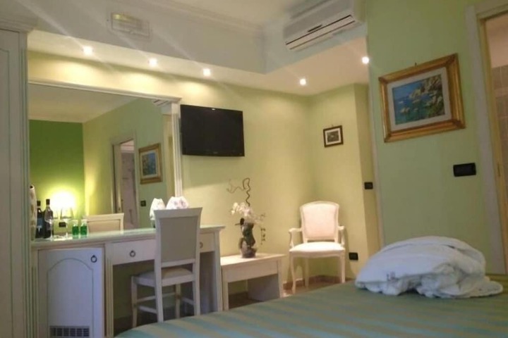 Room 29 of 53