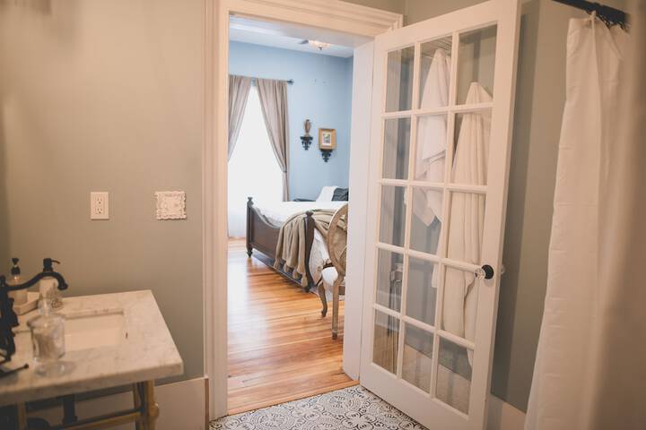 Room 4 of 52