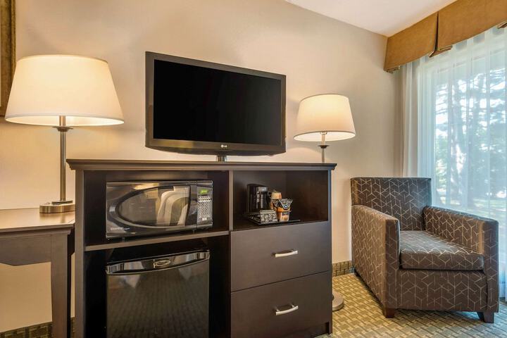 2 Queen Beds (6 of 7)