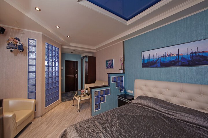 Room 6 of 75