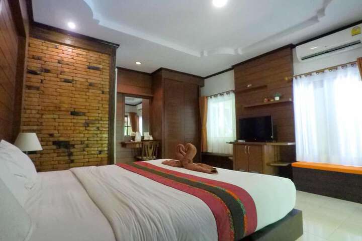 Room 10 of 48