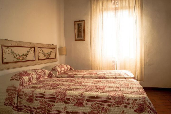 Room 12 of 26