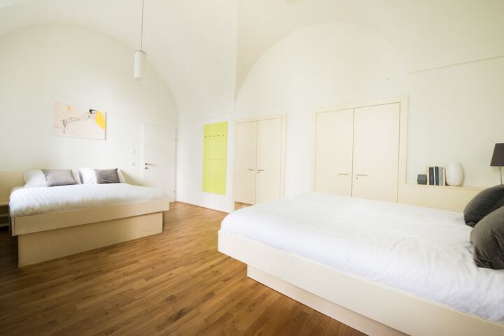 Room 22 of 80