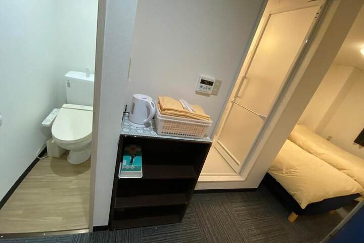Room 8 of 10