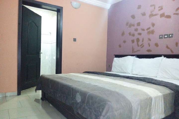 Room 9 of 24