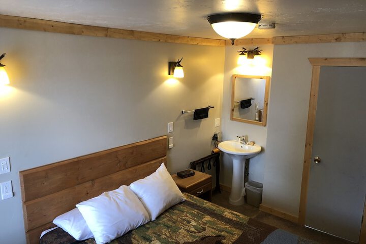 Room 4 of 92
