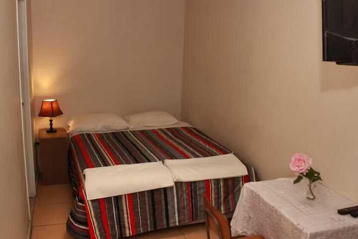 Room 6 of 33