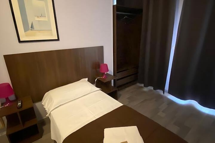 Room 4 of 43