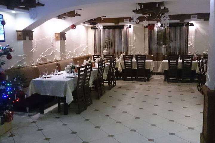Dining 48 of 76