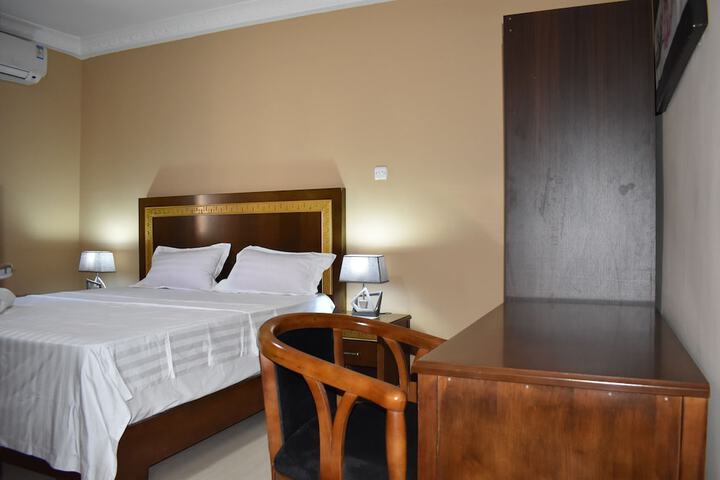 Room 11 of 30