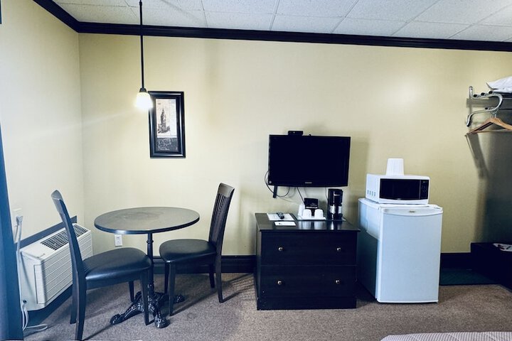 Room 6 of 56