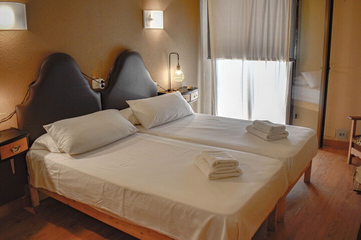 Room 26 of 40