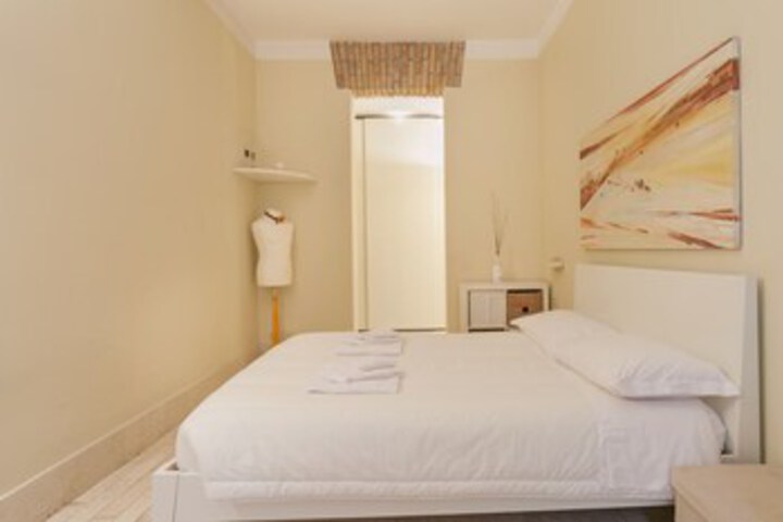 Room 6 of 32