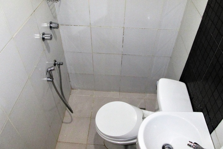 Room 32 of 43