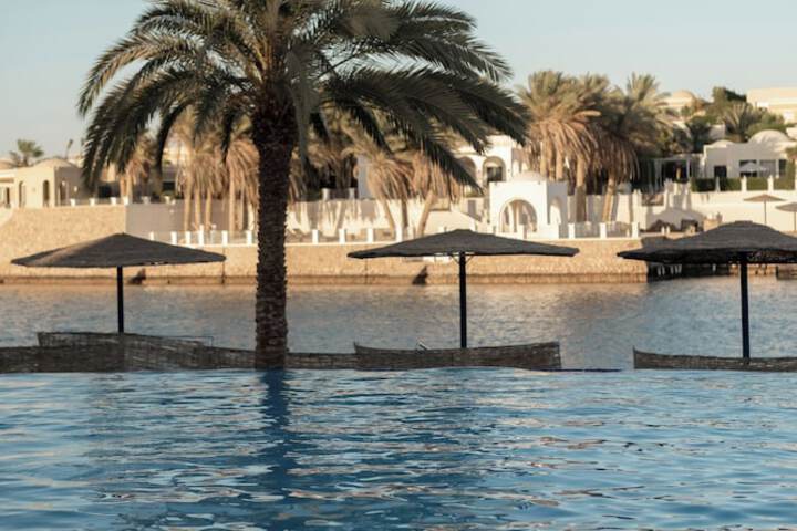 Pool Hotel