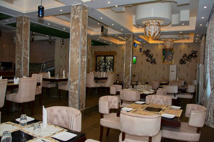 Dining 17 of 28