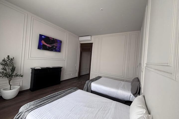 Room 4 of 18