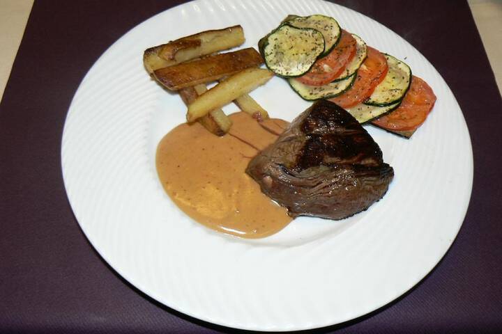 Dining 24 of 32