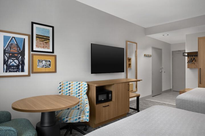 Room 9 of 35