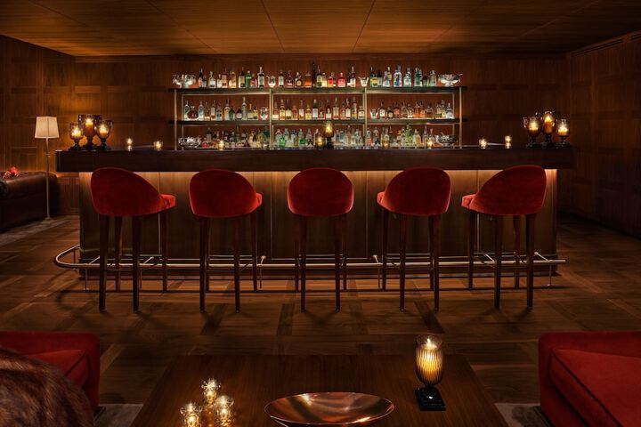 Lounge 70 of 82