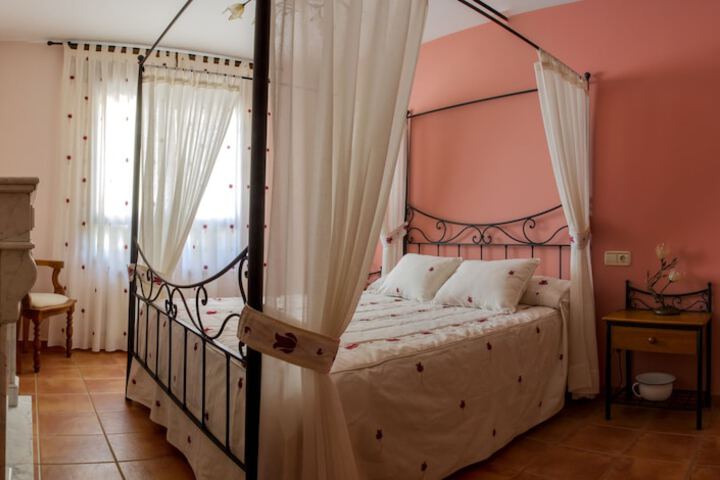 Room 4 of 34