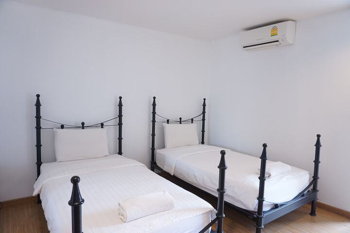 Room 16 of 64