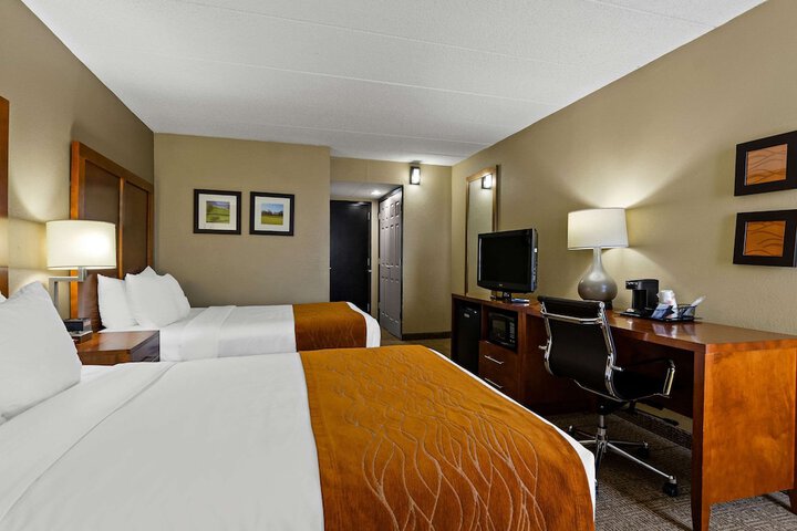 2 Double Beds (12 of 14)
