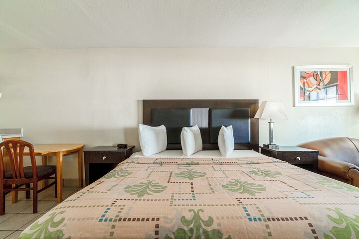 Room 40 of 87