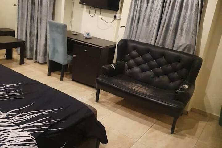 Room 4 of 13