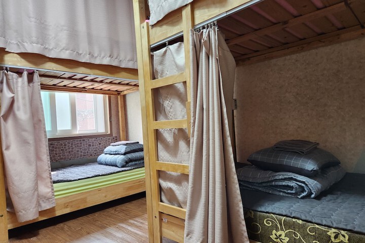 Room 27 of 45