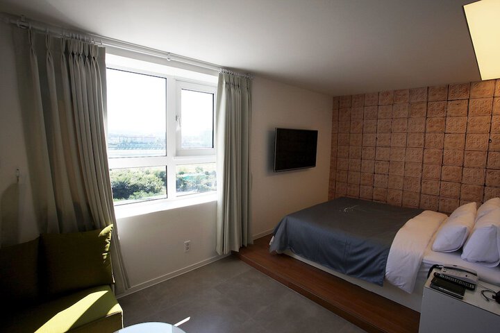 Room 8 of 40