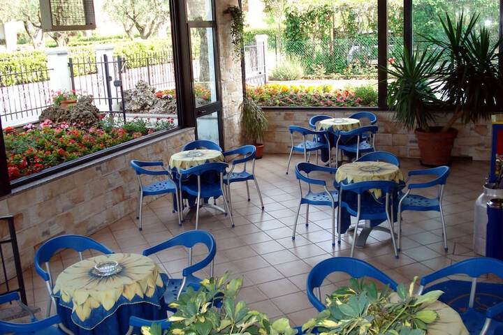 Breakfast area
