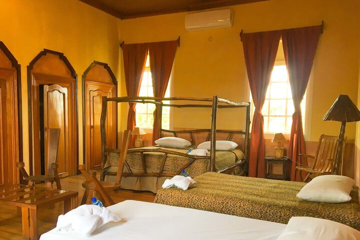 Room 25 of 77