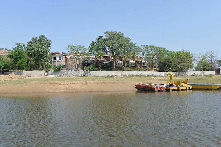 Saras Tourist Resort