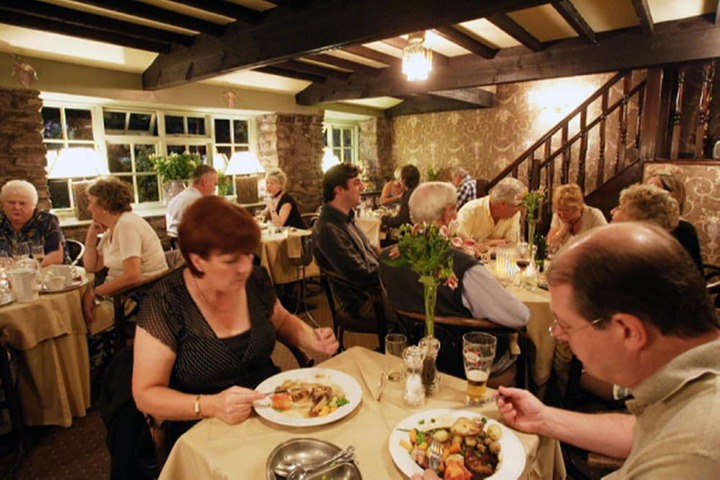 Dining 22 of 34