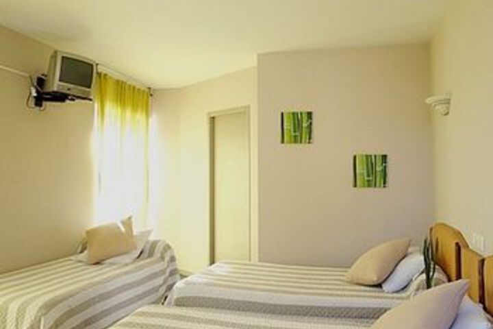 Room 8 of 12