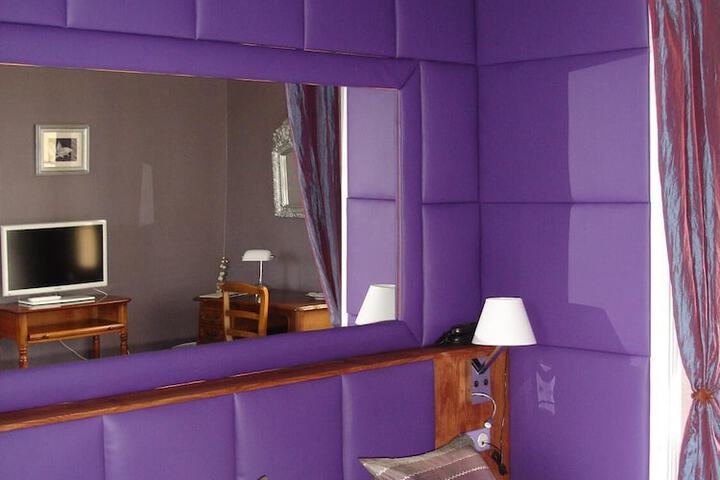 Room 9 of 37