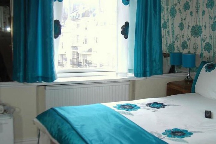 Room 13 of 25