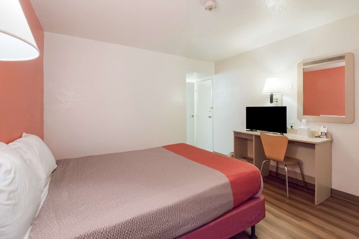 Room 15 of 39