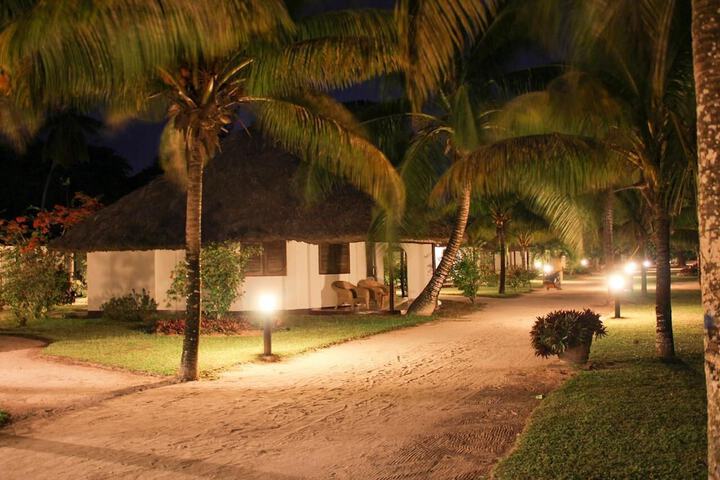 Hotel Exterior 64 of 67