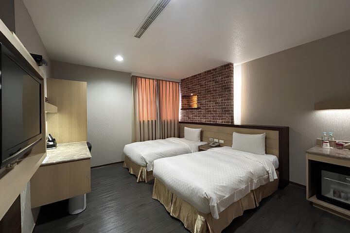 Room 7 of 48